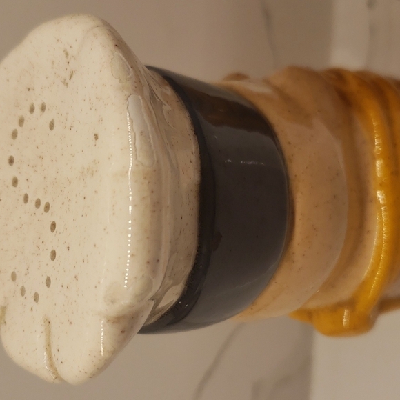 Set of 2 Unbranded Salt and Pepper Shaker Chefs 7.75"h x 3" diam Ceramic - Picture 8 of 10